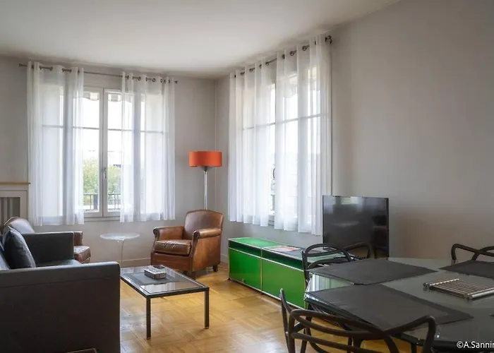 Moderne 2 Pieces En Plein Paris Au Bord De Seine